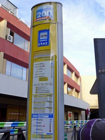 从马德里机场到阿托查火车站的机场穿梭巴士,