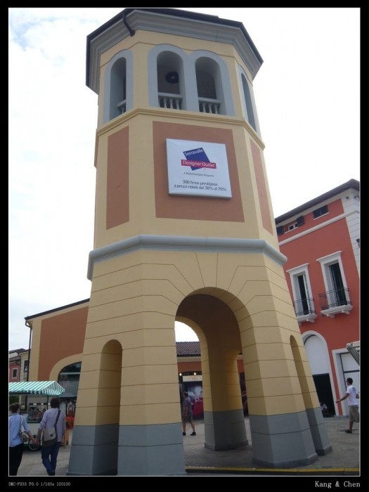 意大利米兰-热那亚之间的serravalle outlet打折