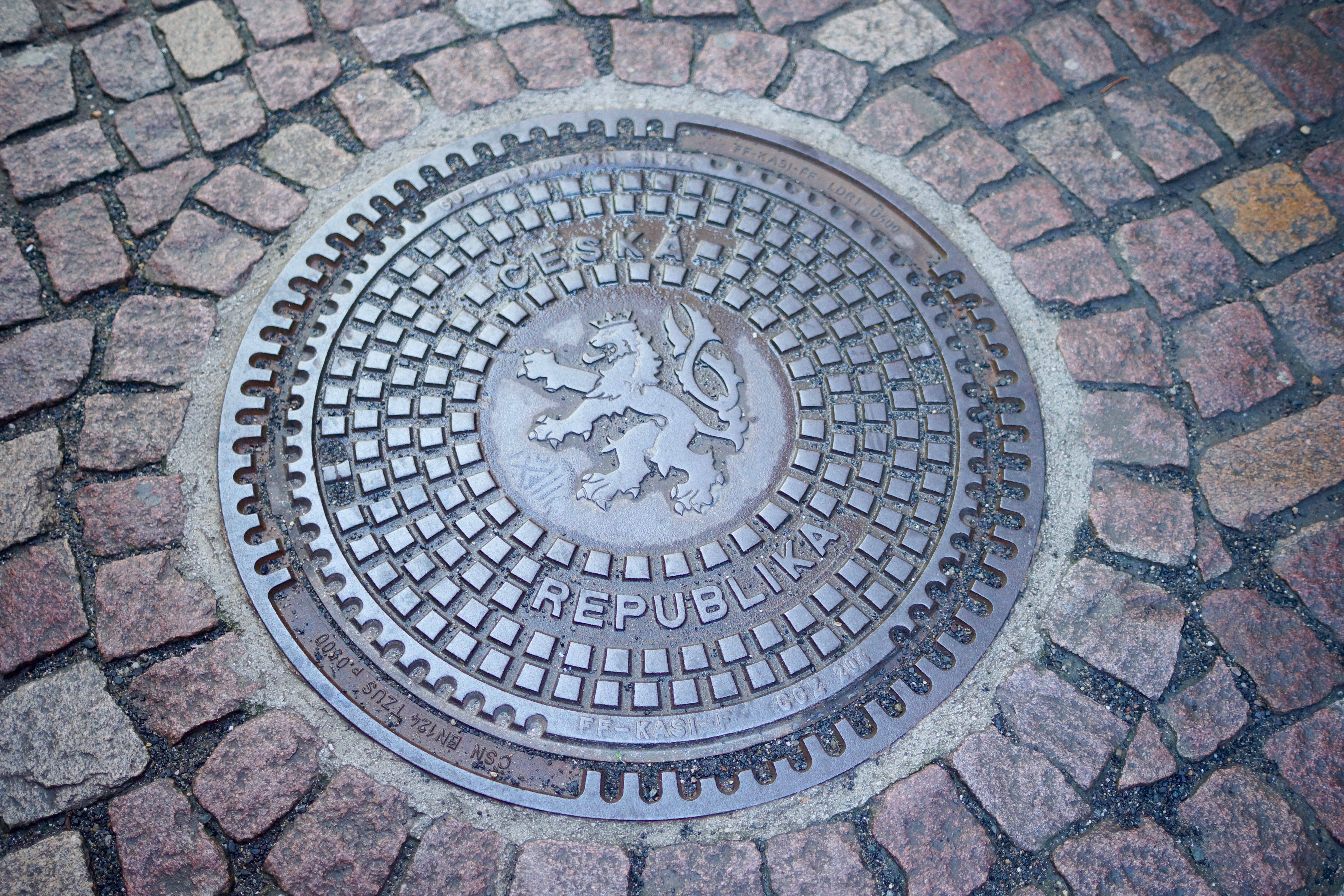 暴走布拉格 (周末徒步,火车票购买,Cafe Louvre