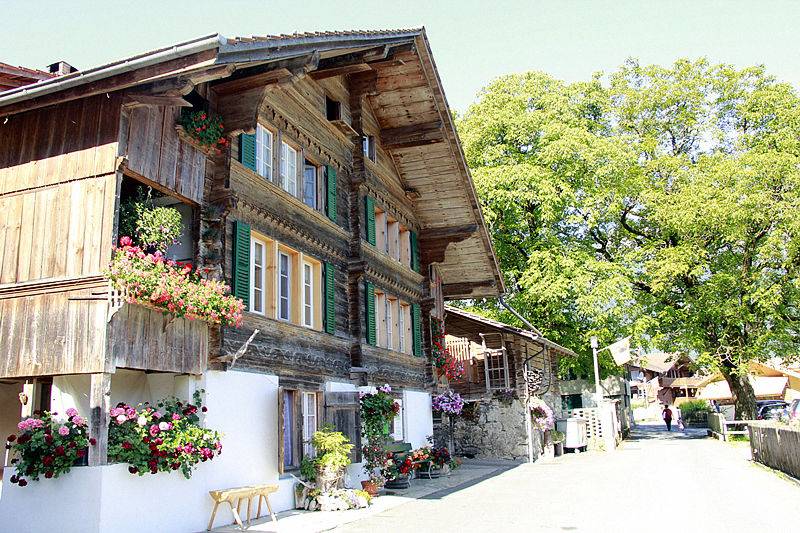 interlaken高性价比住宿推荐及少女峰团票详解