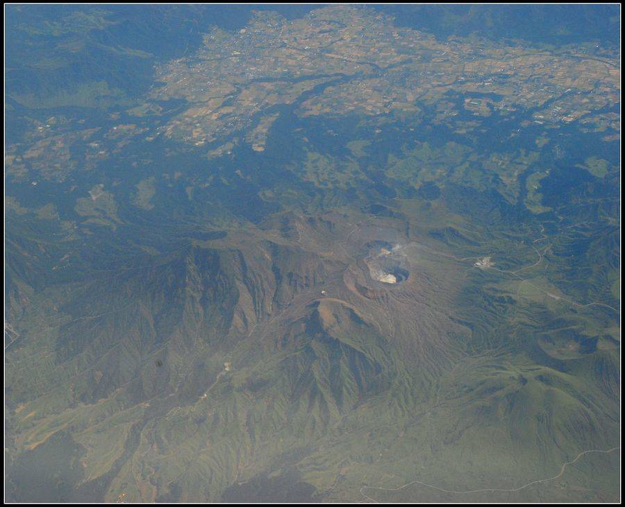 美国在北,墨西哥在南 - 中美