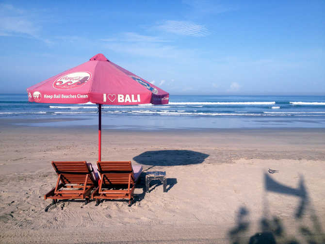 拥抱热情的岛屿巴厘岛的上与下(短片视频不定