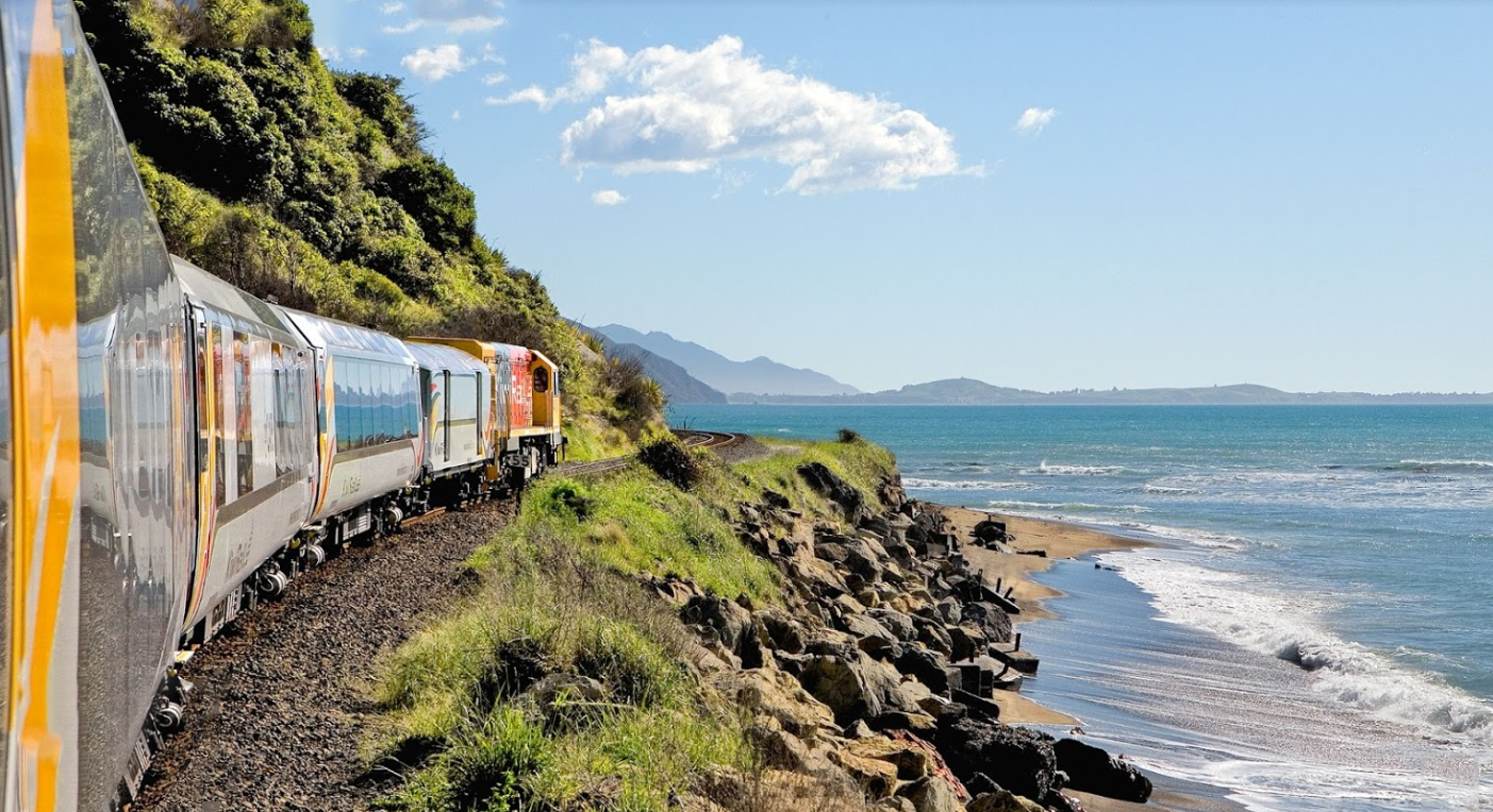 新西兰阿尔卑斯线TranzAlpine高山景观火车车