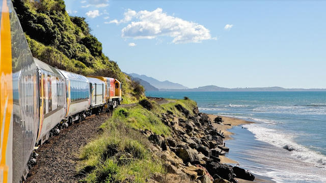 新西兰阿尔卑斯线TranzAlpine高山景观火车车
