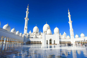 迪拜旅游阿布扎比一日游拼车法拉利卢浮宫门票皇宫酒店餐清真寺游