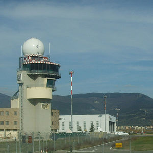 机场很小,做机场巴士. -sartrev对佛罗伦萨机场的