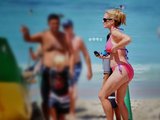 【啤啤女】肥臀，花环，海滩——这一年夏天的夏威夷。求精。