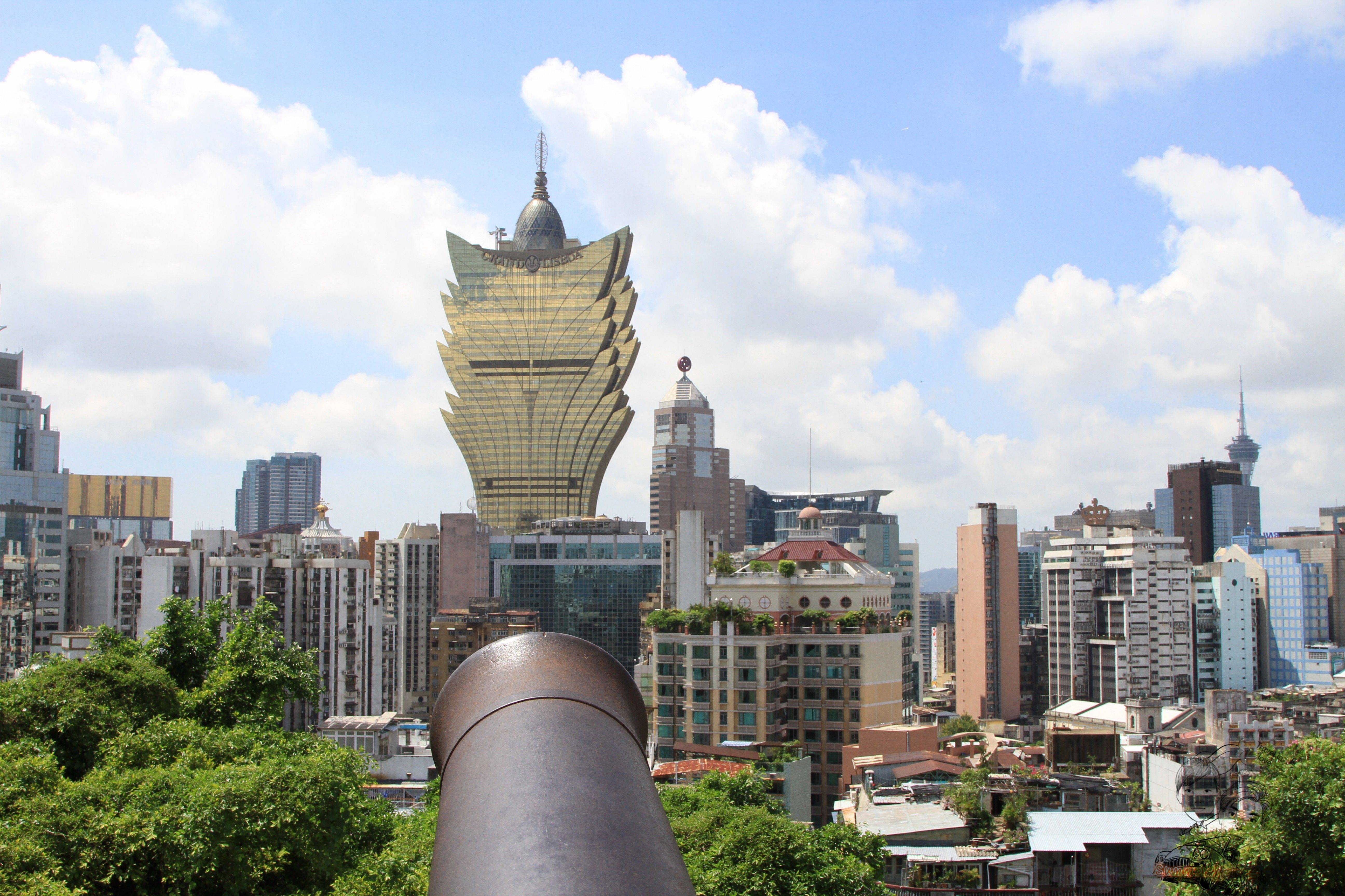 新街,这是一条有着几百年历史的街道,它也曾是澳门商业最繁华的地区