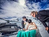 电影中的梦幻婚礼，现实生活中的完美呈现：新西兰直升机雪山婚礼