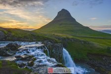 冰岛绚烂多姿的瀑布