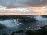 从加拿大和美国两个角度去欣赏尼亚加拉大瀑布