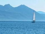 开着帆船环爱琴海旅行，我们去海上开趴体
