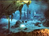 墨西哥尤卡坦半岛的cenote Cavern Dive
