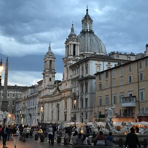 沃纳沃广场离万神殿不. -王小美滋滋对纳沃纳广