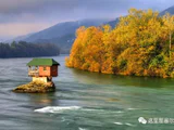 塞尔维亚的河中小屋，经历了半个世纪的童话秘境
