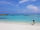 梦醉的蓝色，无垠的浅滩、彩色的礁石是马尔代夫的海
