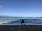 清晨，在威基基的沙滩上放一会空（夏威夷）