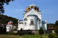 塞尔维亚：到南部新帕扎尔去，游览那些个世遗修道院