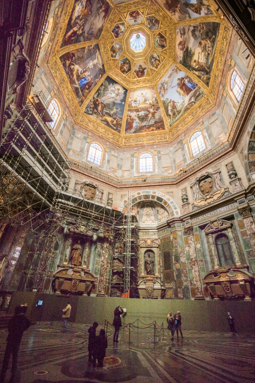 非常推荐这个教堂,曾经称霸弗洛伦萨长达三个世纪的美第奇家族拿钱砸