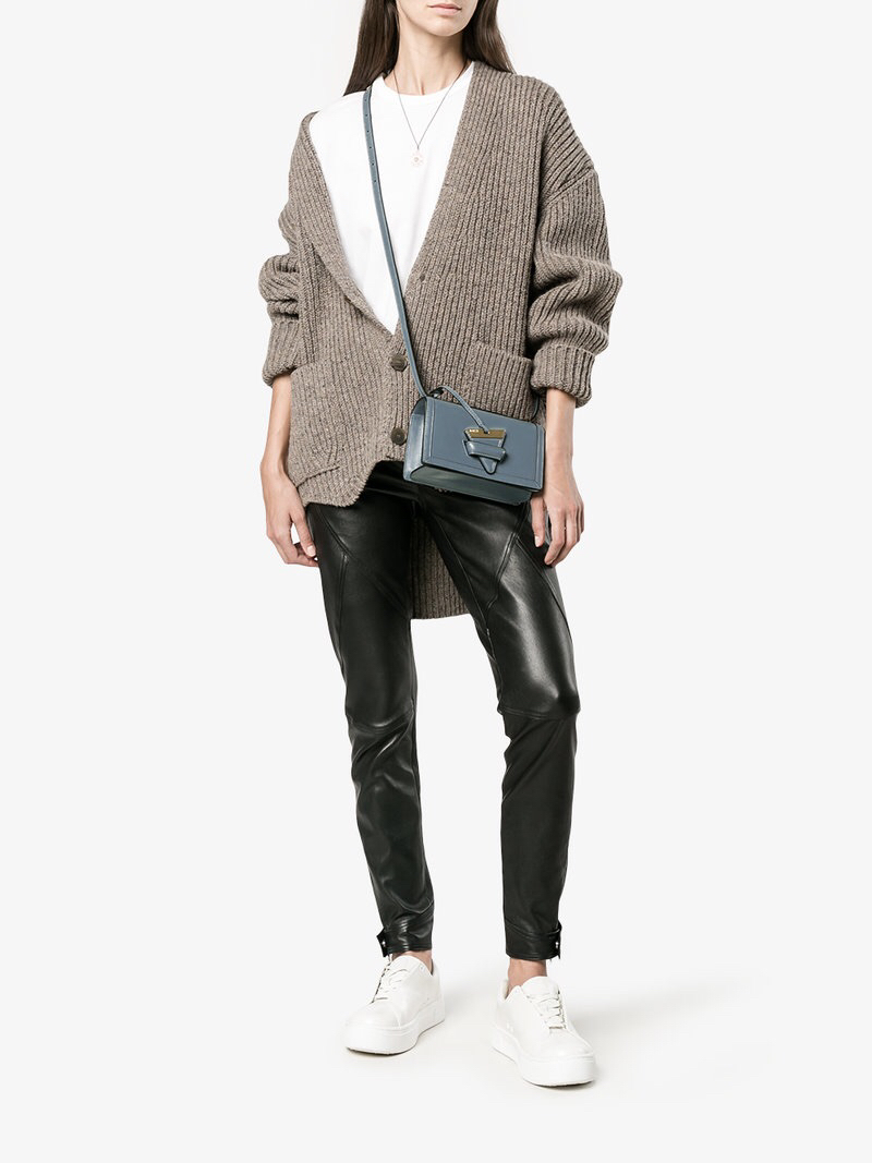 如果西班牙买loewe是在英国宫买比较好还是它