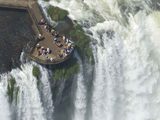 伊瓜苏瀑布（葡萄牙语：Cataratas do Iguaçu）
