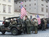 布拉格（10）“美军”旅游团在总统府前招摇过市