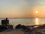 阳江沙扒湾看日落吃海鲜！