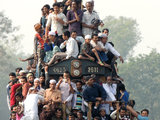 在孟加拉体验开挂的爬火车