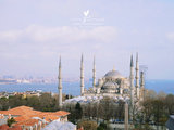走过了很多地方 我来到伊斯坦堡 就像是童话故事 有教堂有城堡