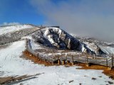 石卡雪山高山俯视香格里拉，景色别有韵味。
