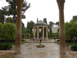 背包波斯·设拉子的诗人哈菲兹墓