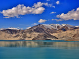 新疆：一半是山川湖海，一半是西域大漠