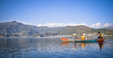 飘在湖中看鱼尾峰——博卡拉的自然风光