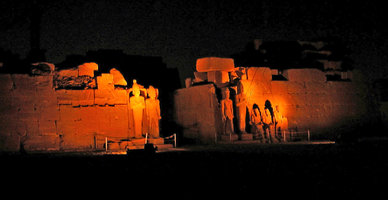 卢克索神庙精彩的声光秀表演