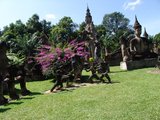 老挝的香昆庙（Wat Xieng Khuan）