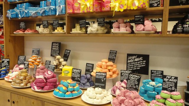 Lush 新宿店购物攻略 Lush 新宿店地址 Lush 新宿店购物推荐 穷游网移动版