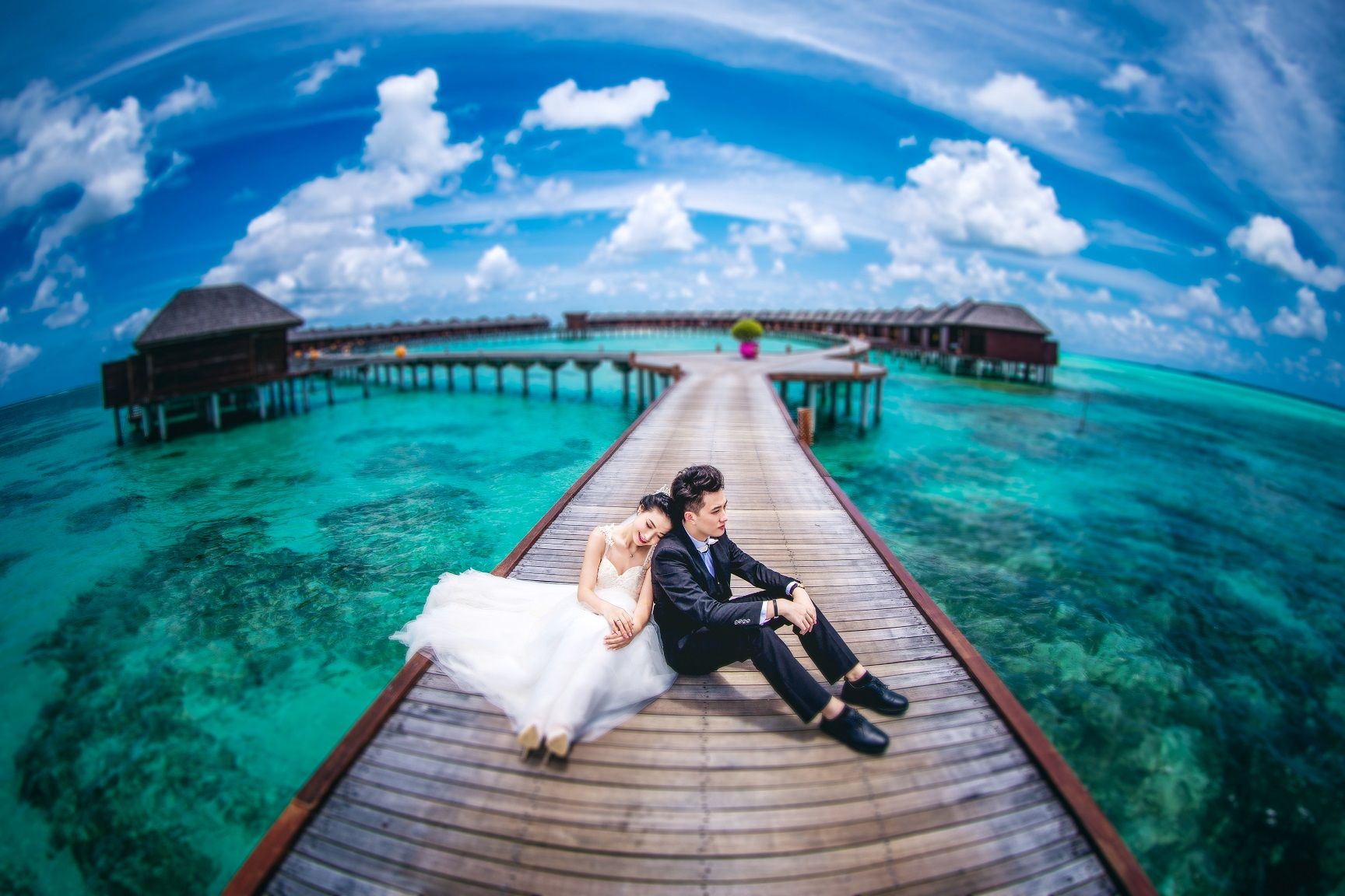 各位,我想度蜜月和拍婚纱照一起,想问问哪里的