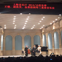 出国旅游需要买好往返机票吗?