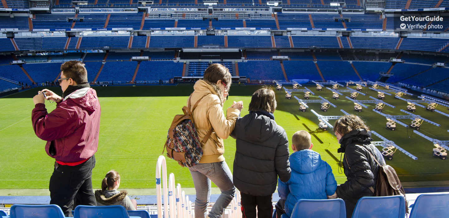 西班牙皇家马德里足球俱乐部伯纳乌球场参观门