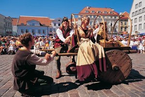 【中世纪古城】芬兰赫尔辛基往返爱沙尼亚首都塔林古城1日游 波罗的海风光 东欧魅力（含诗丽雅往返船票）