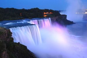 【冰瀑奇观】冬季尼亚加拉大瀑布+蝴蝶馆+尼亚加拉瀑布葡萄园区休闲一日游（加拿大 多伦多出发）