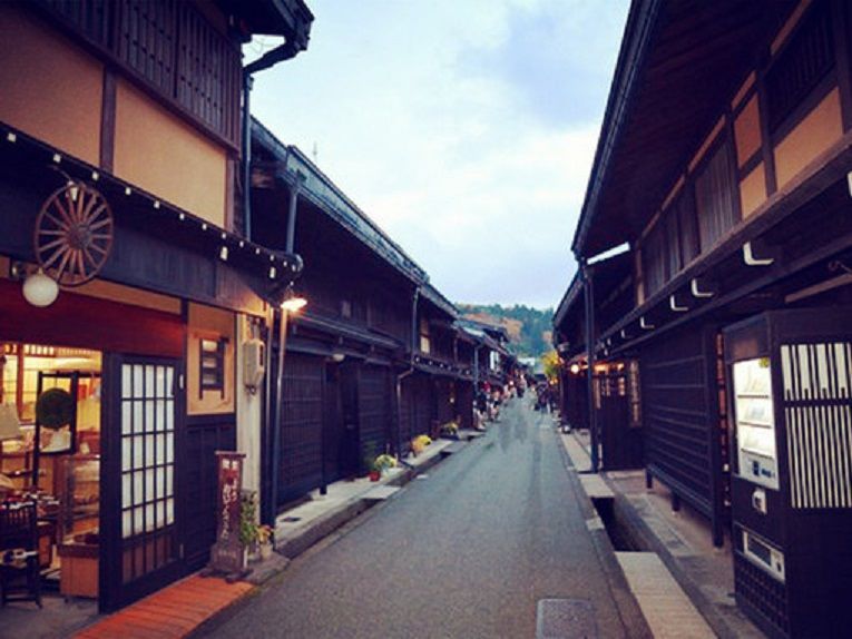 穷游商城 世界遗产白川乡 高山古街 白川乡巴士一日遊 中文导游 特价城市玩乐预订 打折促销优惠 穷游网