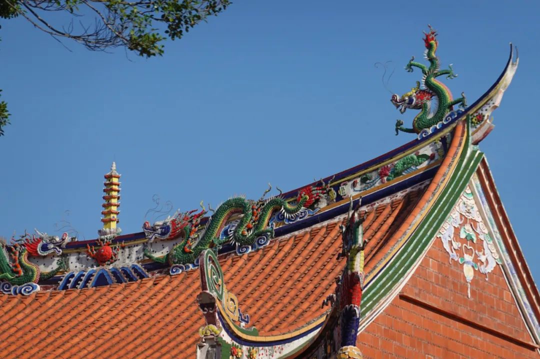 ▲屋脊上的嵌瓷精美绝伦  图/穷游er  jane007