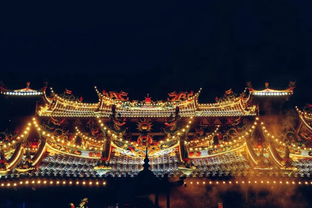 ▲夜晚的关帝庙，璀璨如太虚幻境  图/穷游er  吴大嘠