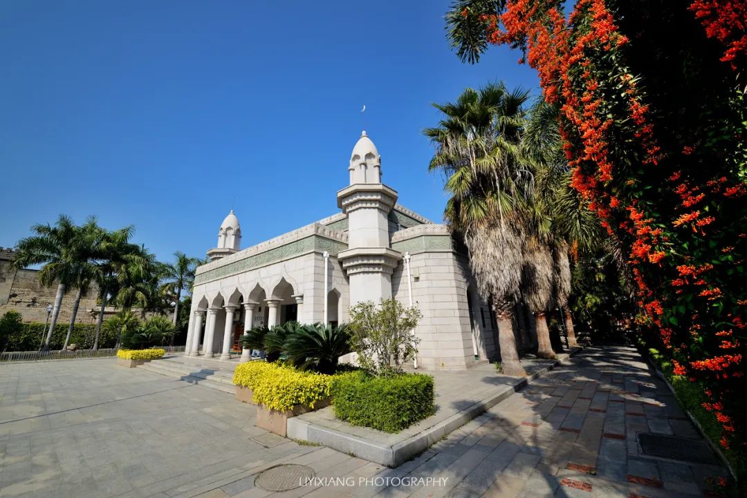 ▲清净寺遗址东面新建的礼拜堂，据说建筑形式模仿了以前的奉天坛。图/穷游er  XIANG_哥